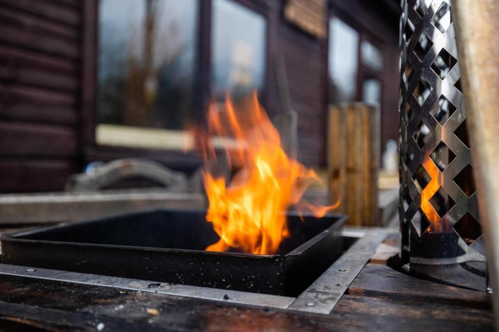 The Woodland Lodge - Wood Fired Hot Tub And Firepit Hambleton Bagian luar foto