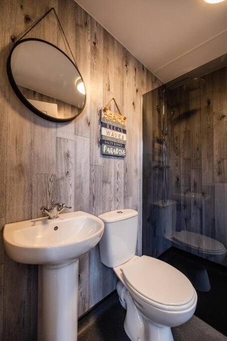 The Woodland Lodge - Wood Fired Hot Tub And Firepit Hambleton Bagian luar foto