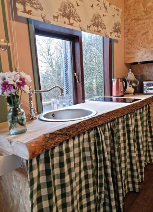 The Woodland Lodge - Wood Fired Hot Tub And Firepit Hambleton Bagian luar foto